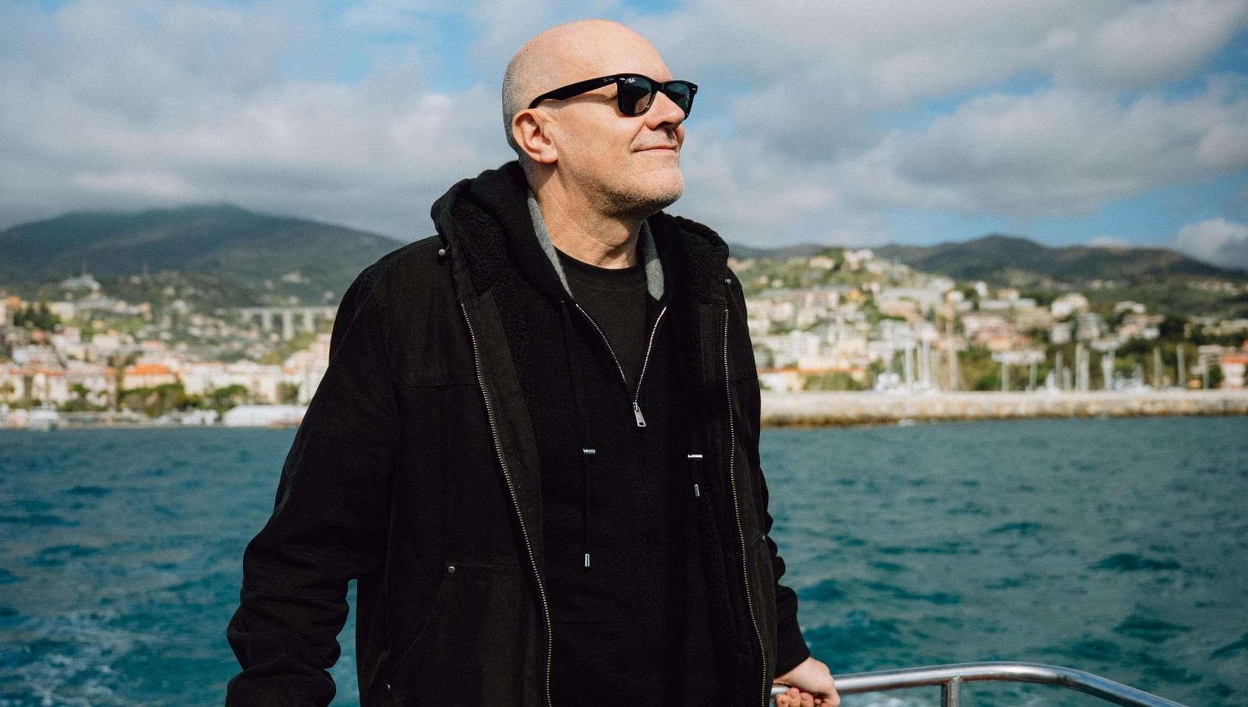 L’altro Sanremo di Max Pezzali: “Gli show sulla nave, la mia ossessione per i live in posti strani”