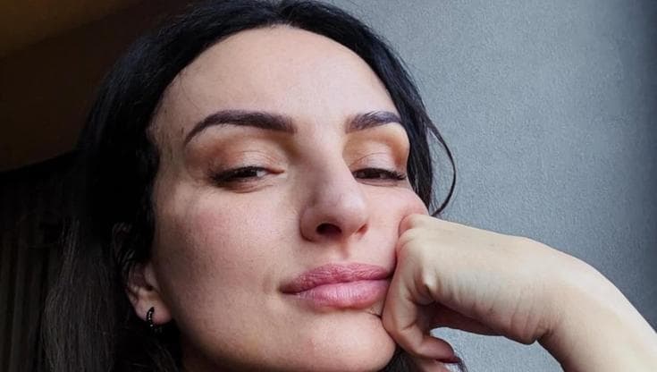 Arisa porta la sua favola a Sanremo, un “inno alla poesia che vince sul disordine”