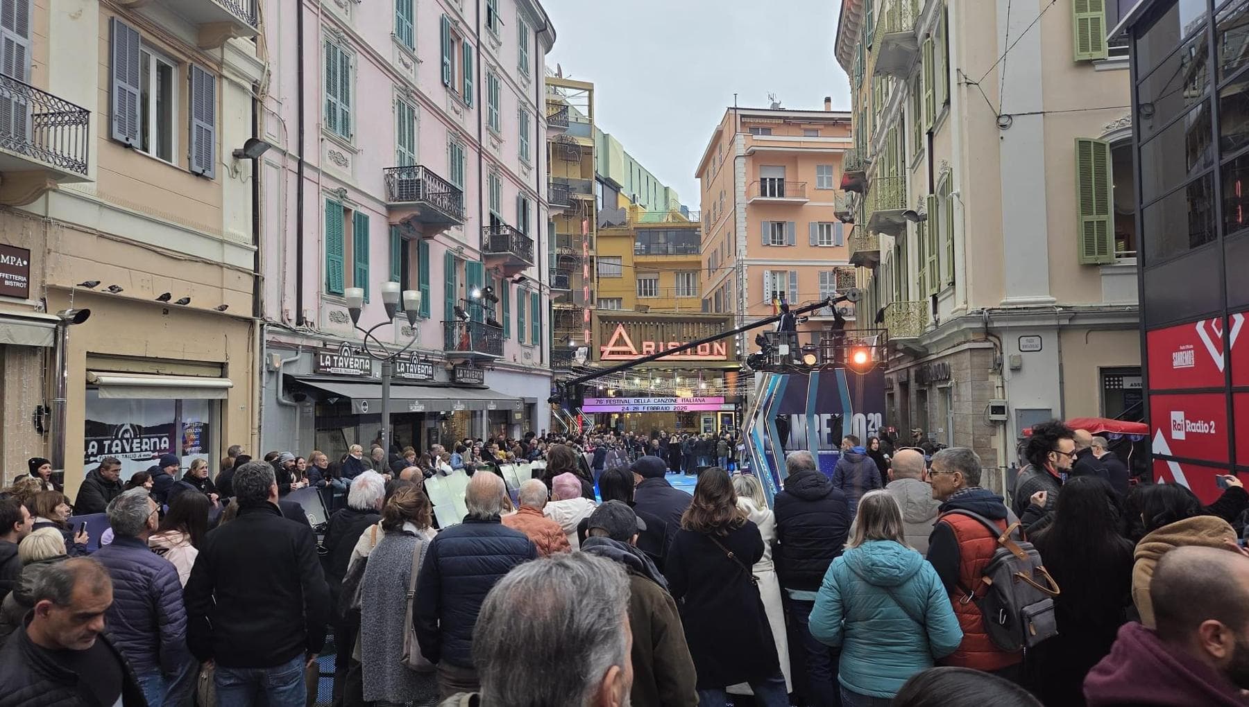 Fuorionda. Una creatura che si dilatacome il blob