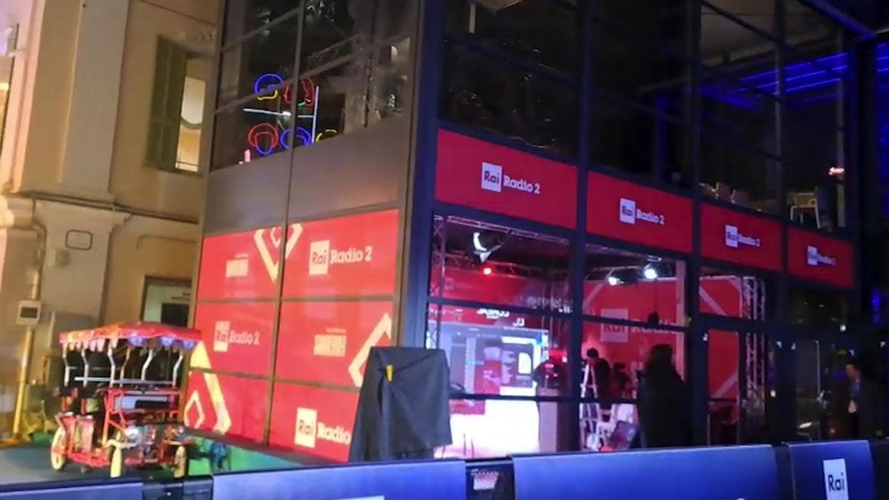 Notte prima di Sanremo, tra feste ed arrivi è già Festival