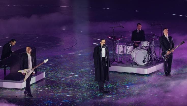 Achille Lauro all'Arena di Verona durante la cerimonia di chiusura dei Giochi invernali