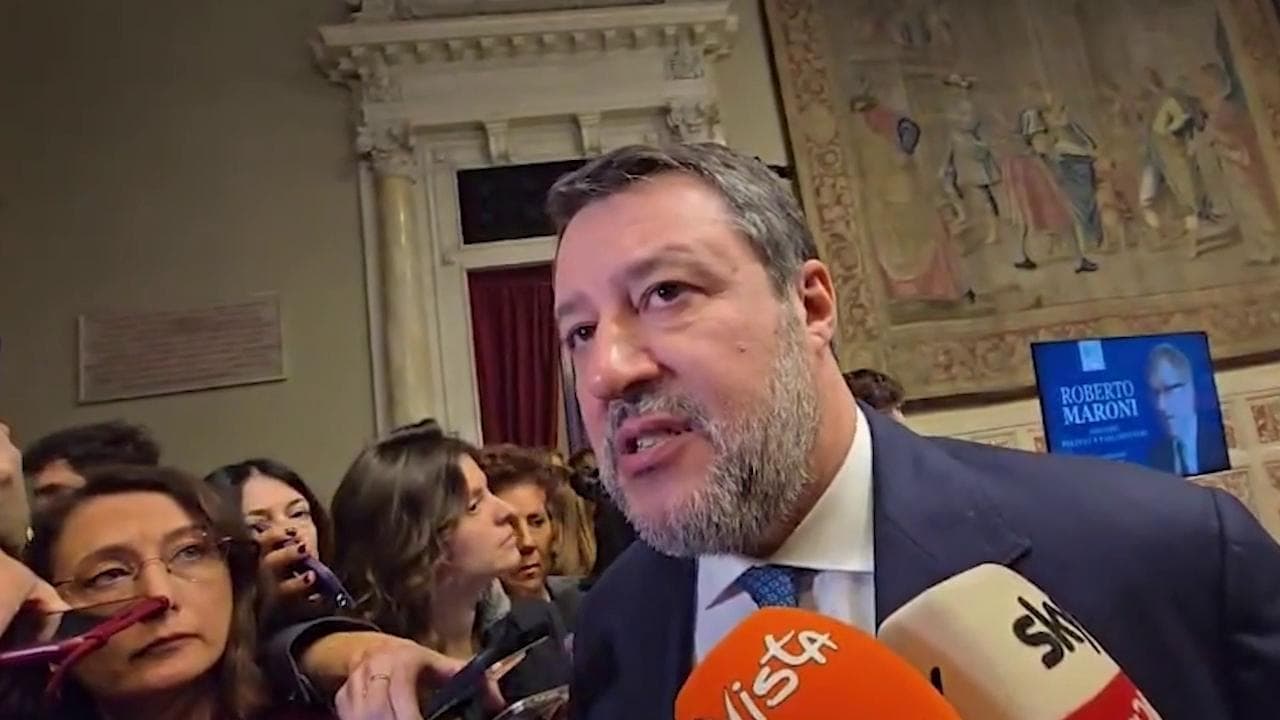 Fermato Cinturrino, testacoda di Salvini: dal "poliziotto che sta soffrendo" alla "mela marcia"