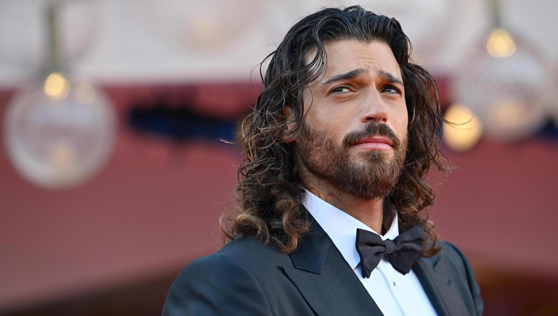 Can Yaman sbarca a Sanremo: “Per me solo noci pecan, acqua e caffè”