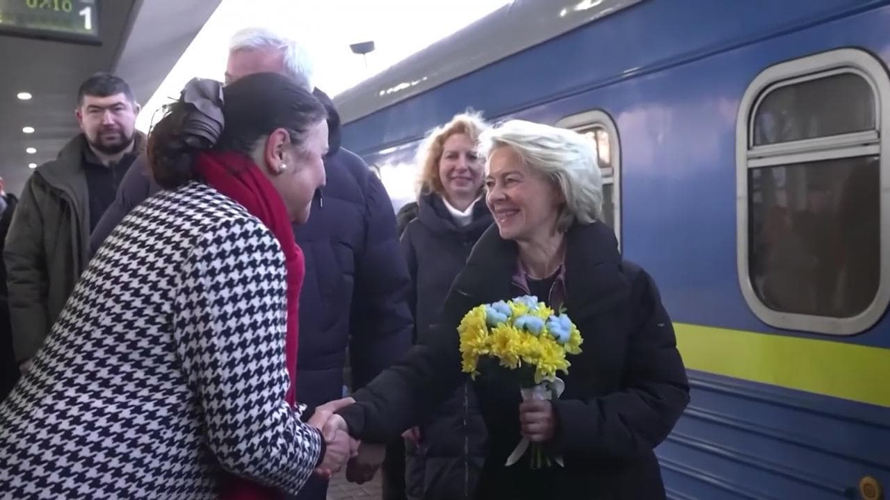 Quattro anni di guerra in Ucraina: l'arrivo dei leader Ue a Kiev