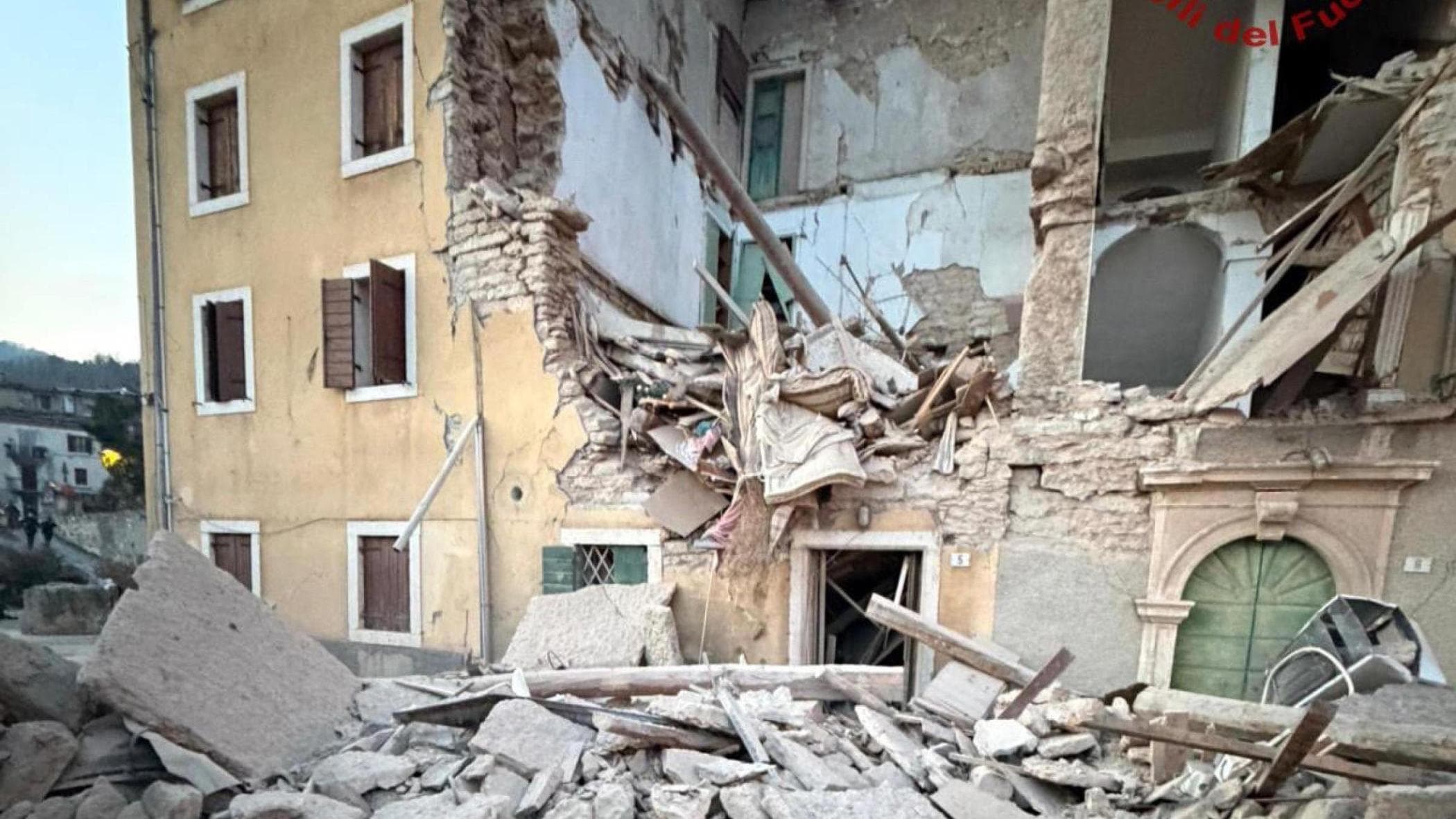 Verona, esplode e crolla una palazzina di tre piani: estratte vive tre persone, si cerca la quarta