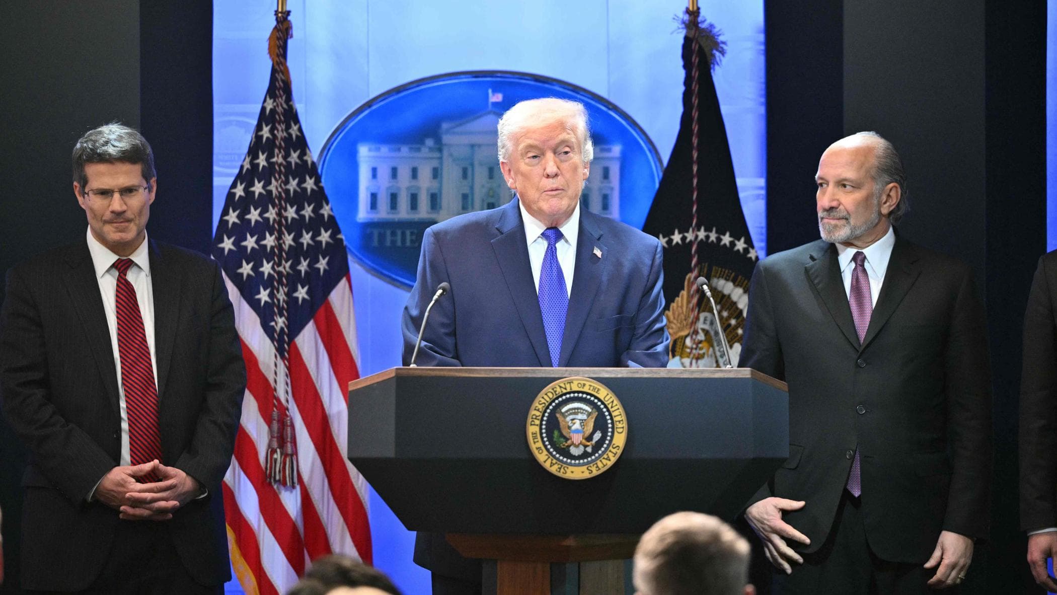 Trump in crisi parla al Congresso: “La mia America forte e rispettata”