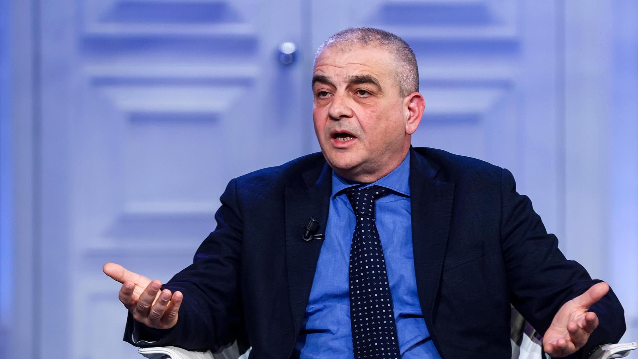 “Giustizia, Putin voterebbe no”. Bufera sul braccio destro di Meloni