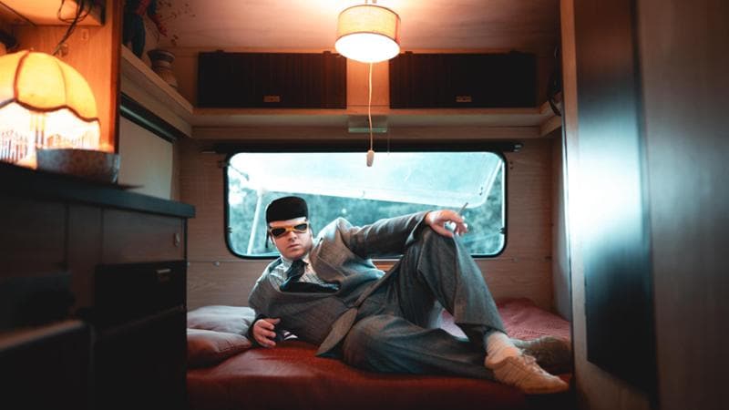 Tony Pitony (a sinistra) sarà in tour in Europa dal 25 marzo. Poi, il 29 maggio, inaugurerà dal festival Spring Attitude di Roma le nuove date italiane che lo porteranno in giro per tutta l’estate