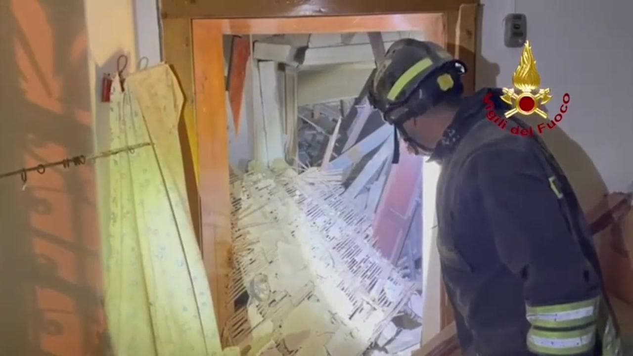 Esplosione in una palazzina nel Veronese: i soccorsi tra le macerie