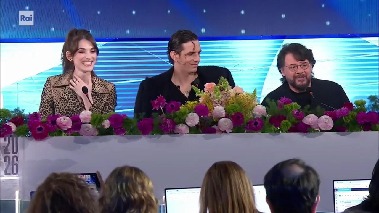 Sanremo, gaffe in conferenza stampa: Lillo Petrolo diventa "Petrolio", risate in sala e poi le scuse
