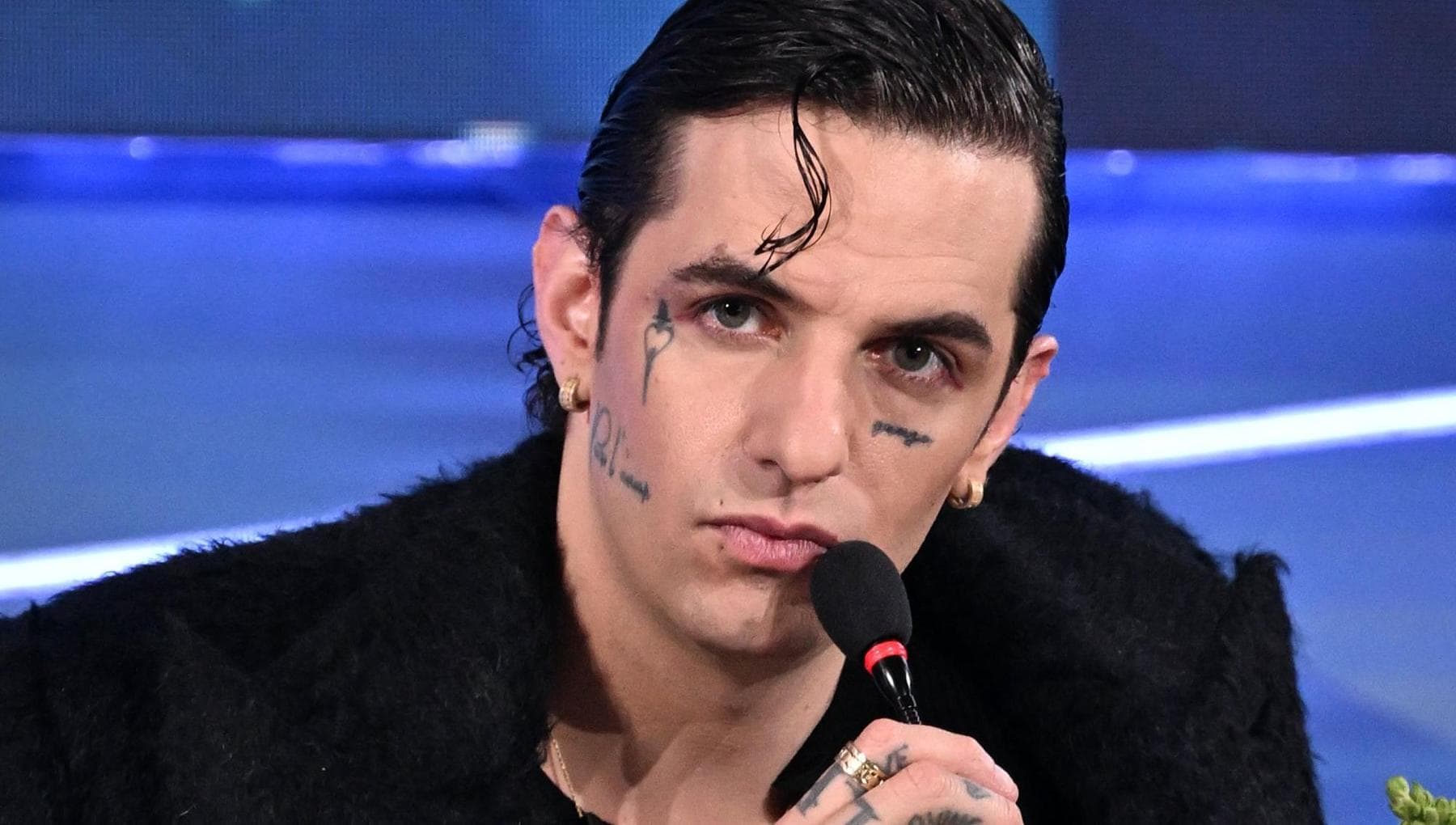 Achille Lauro, dagli eccessi alla co-conduzione: il ritorno a Sanremo dell’ex marziano del pop