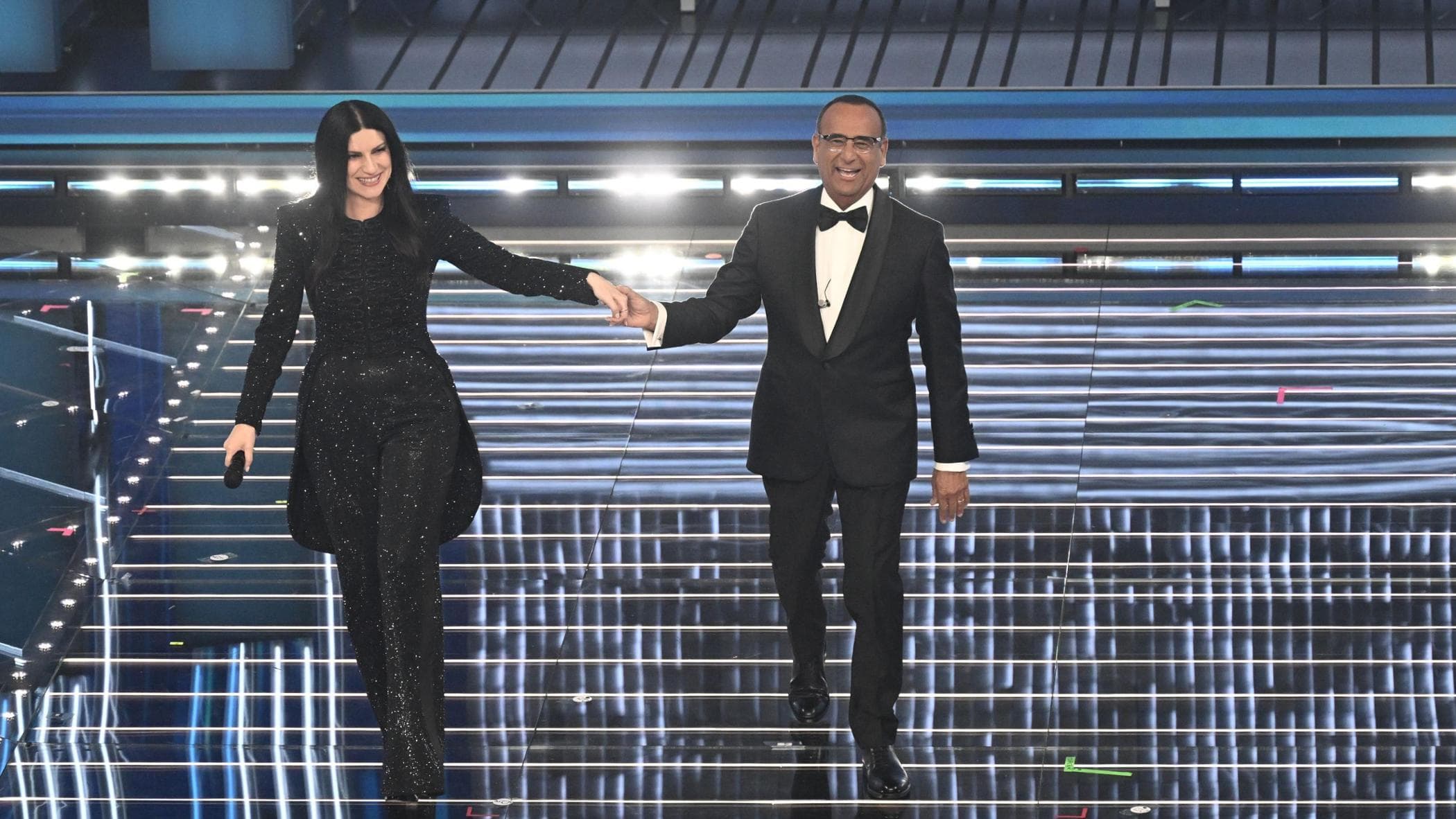 Sanremo 2026, Conti alla prova d'appello dopo il flop del debutto. E stasera parte il televoto
