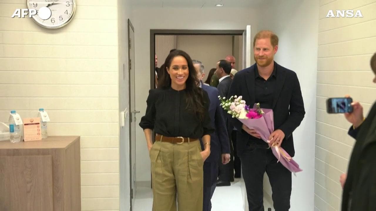 Harry e Meghan in Giordania: la visita ai bambini di Gaza ricoverati ad Amman