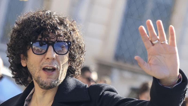 Ermal Meta con Dardust canta “Golden hour” nella serata delle cover a Sanremo