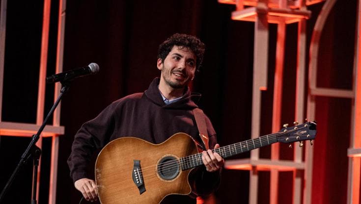 Fulminacci con la “belva” Francesca Fagnani nella serata delle cover a Sanremo