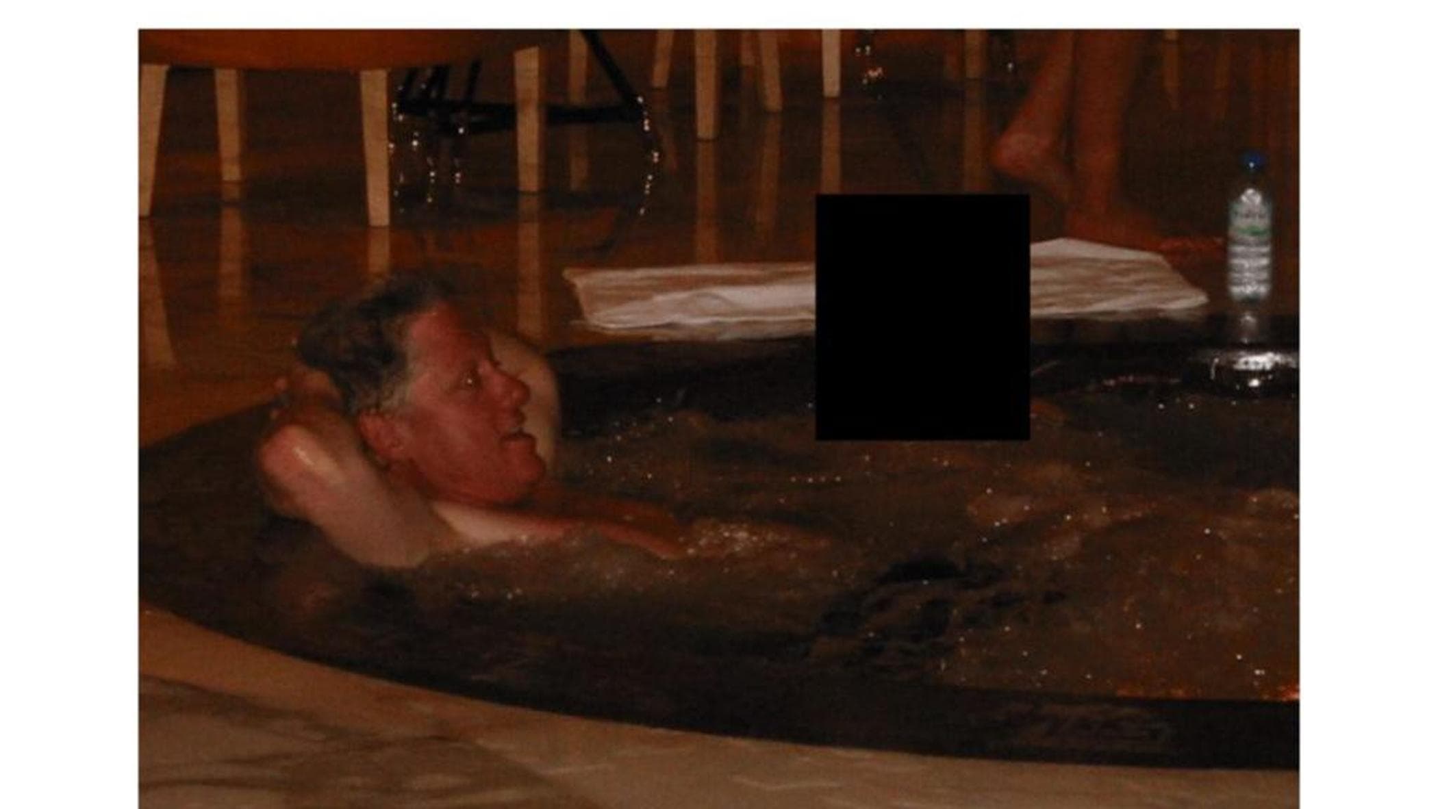 Caso Epstein, oggi Bill Clinton al Congresso. Dalle foto alle email, che cosa c’è nei file