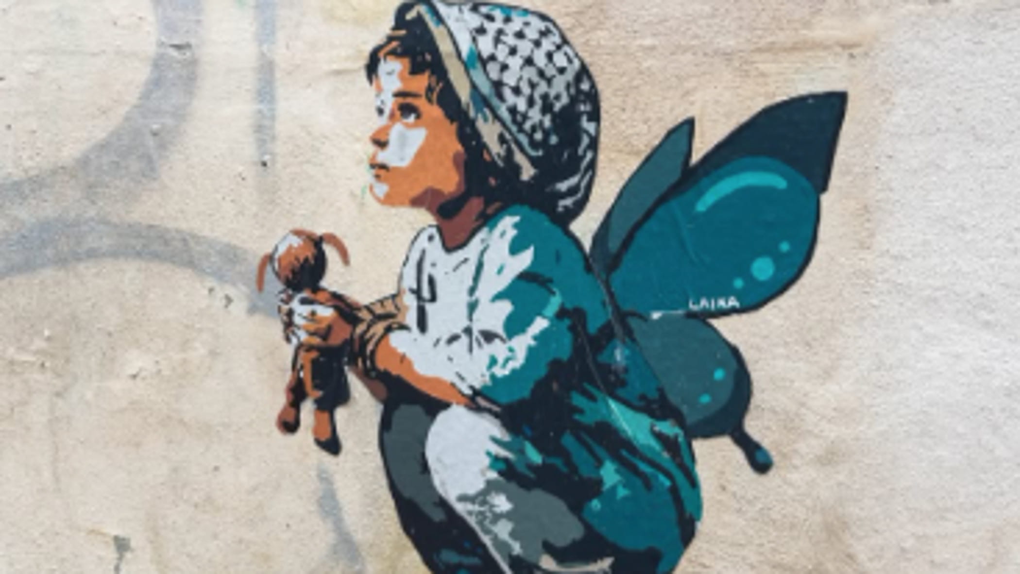 Sanremo 2026, il gobbo di Alicia Keys e il murales di Laika per Gaza. Tra poco la conferenza stampa