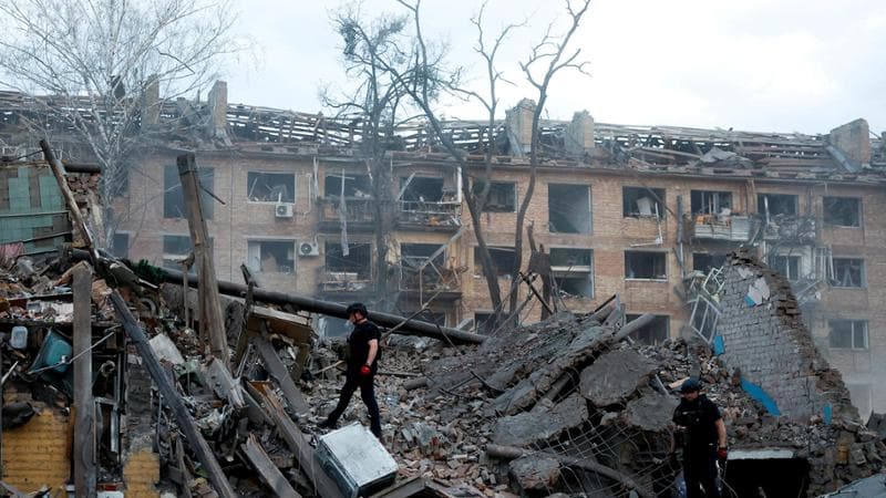 Guerra Ucraina - Russia, le news del 27 febbraio. Zelensky: ipotesi pace prima delle elezioni Usa di Midterm