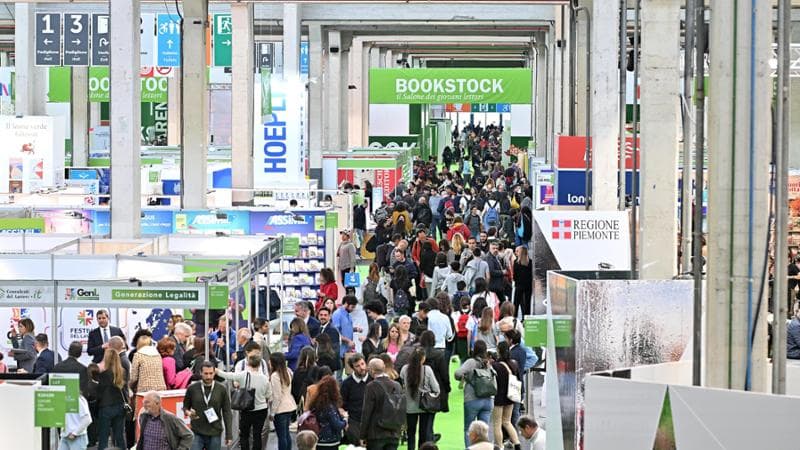 Varietà durante il primo giorno della XXXV edizione del Salone Internazionale del Libro Torino presso Oval Lingotto, Torino, 18 maggio 2023 ANSA/ALESSANDRO DI MARCO