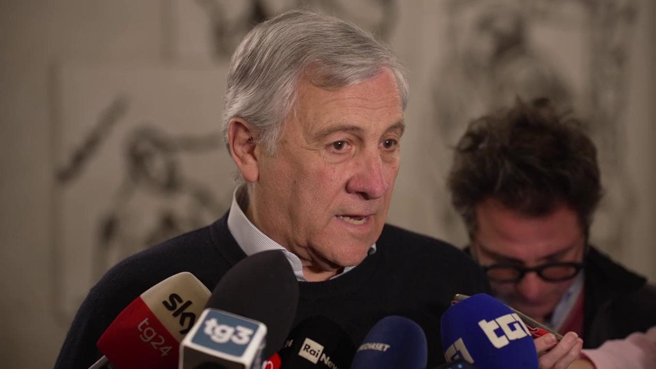 Iran, Tajani: "Oltre 300 italiani nella base Usa attaccata in Kuwait, nessun ferito"
