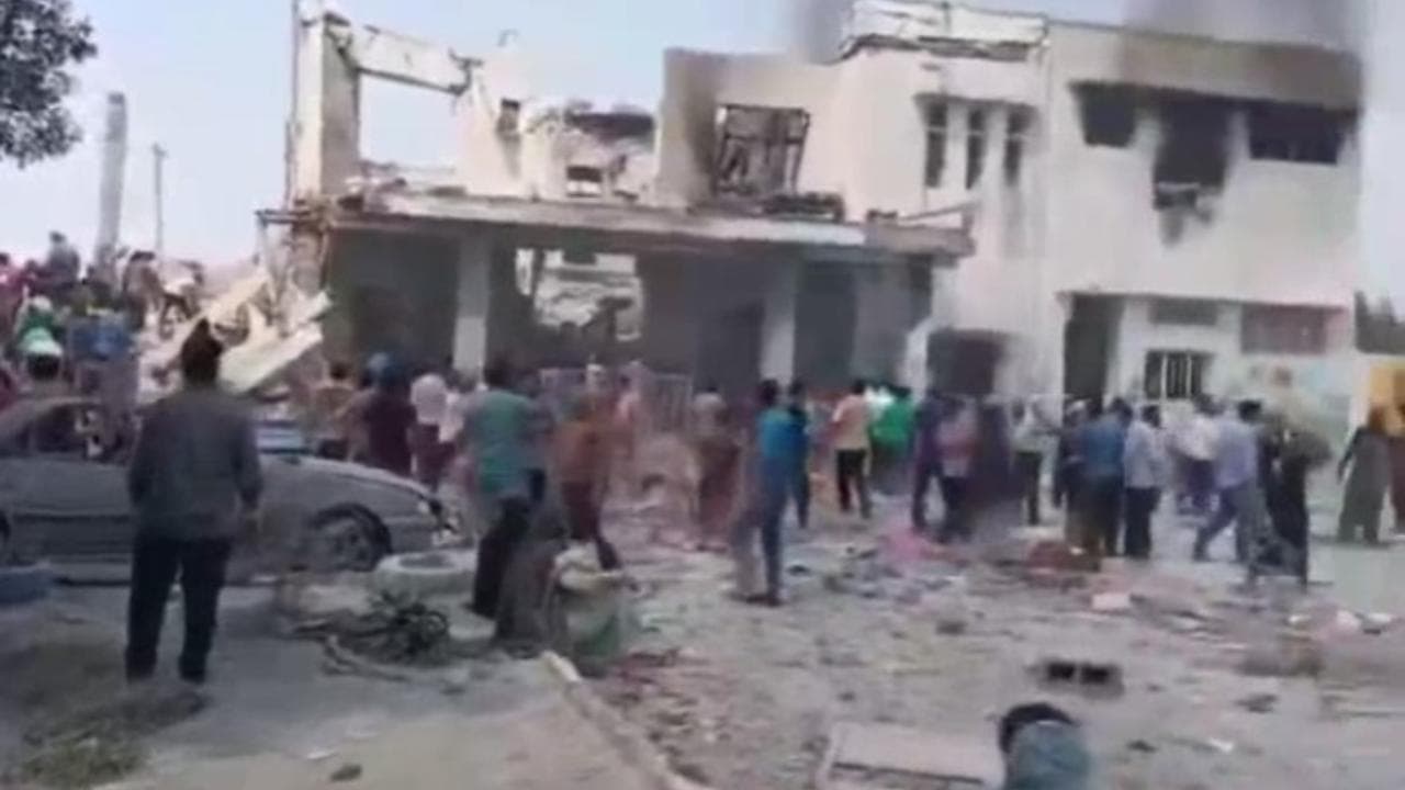 Attacco all'Iran, colpita una scuola femminile a Minab. "Almeno 85 morti"