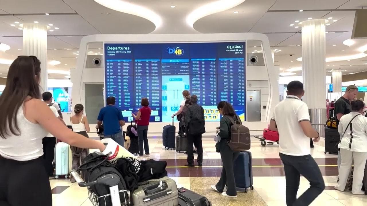 Attacco all'Iran, in tutto il Medioriente voli sospesi: situaizone caotica all'aeroporto di Dubai