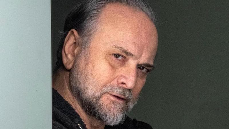 Massimo Popolizio è l'interprete della parte fiction del doc
