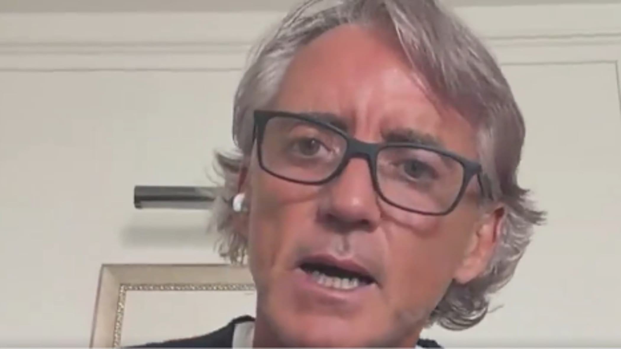 Roberto Mancini posta le esplosioni da casa a Doha: “A mamma ho detto di stare tranquilla. Per ora”