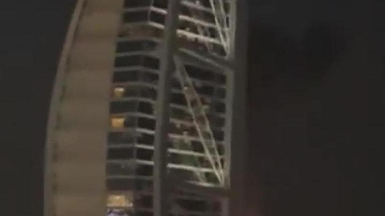 Dubai: colpito da un drone il Burj Al Arab, l'hotel simbolo della città