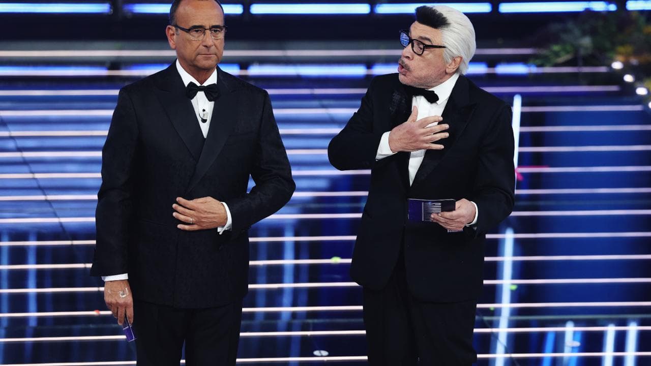 Il "Festivallo" di Frassica, tra ciuffo alla Malgioglio e battute nonsense