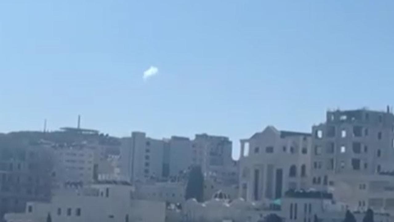 Gerusalemme, suonano le sirene: droni intercettati e fatti esplodere nel cielo sopra la città