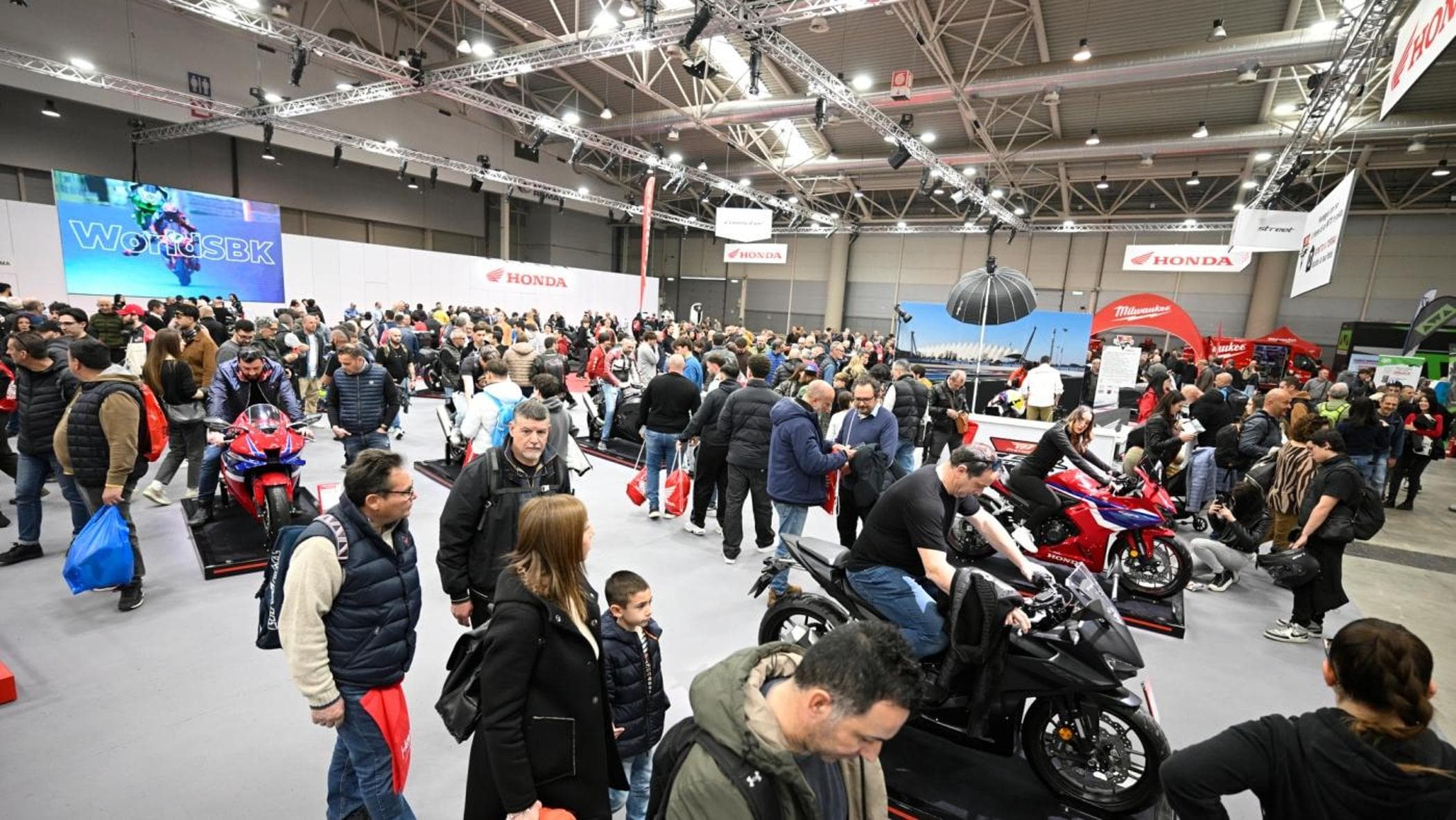 Motoday'ler Roma Fuarı'na geri döndü: haberler, etkinlikler ve Uiga “Moto Europa 2026” ödülü