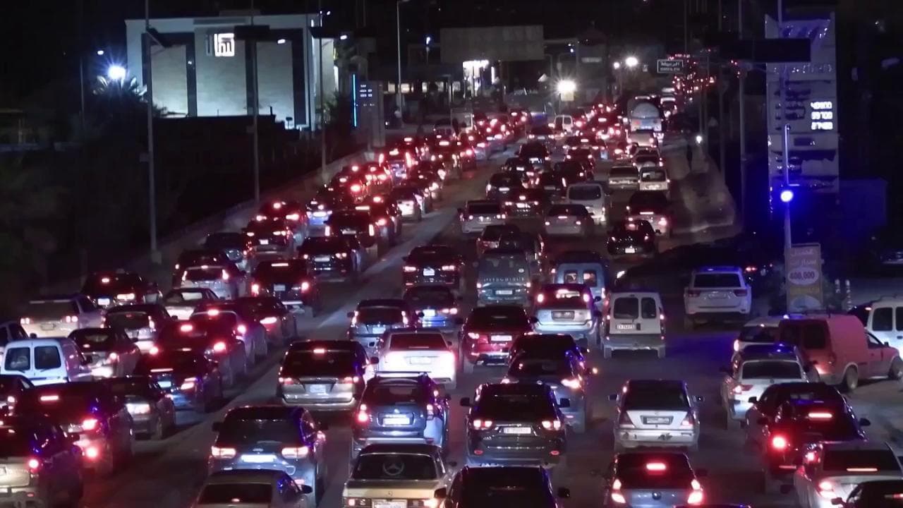 Libano, fuga di massa dopo la risposta di Israele: traffico paralizzato verso Beirut