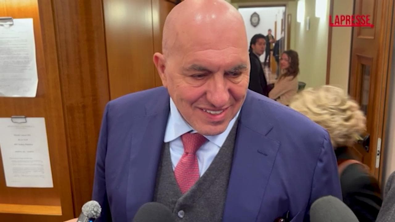 Crosetto: "Il viaggio a Dubai? Ho messo insieme un impegno istituzionale con uno familiare"