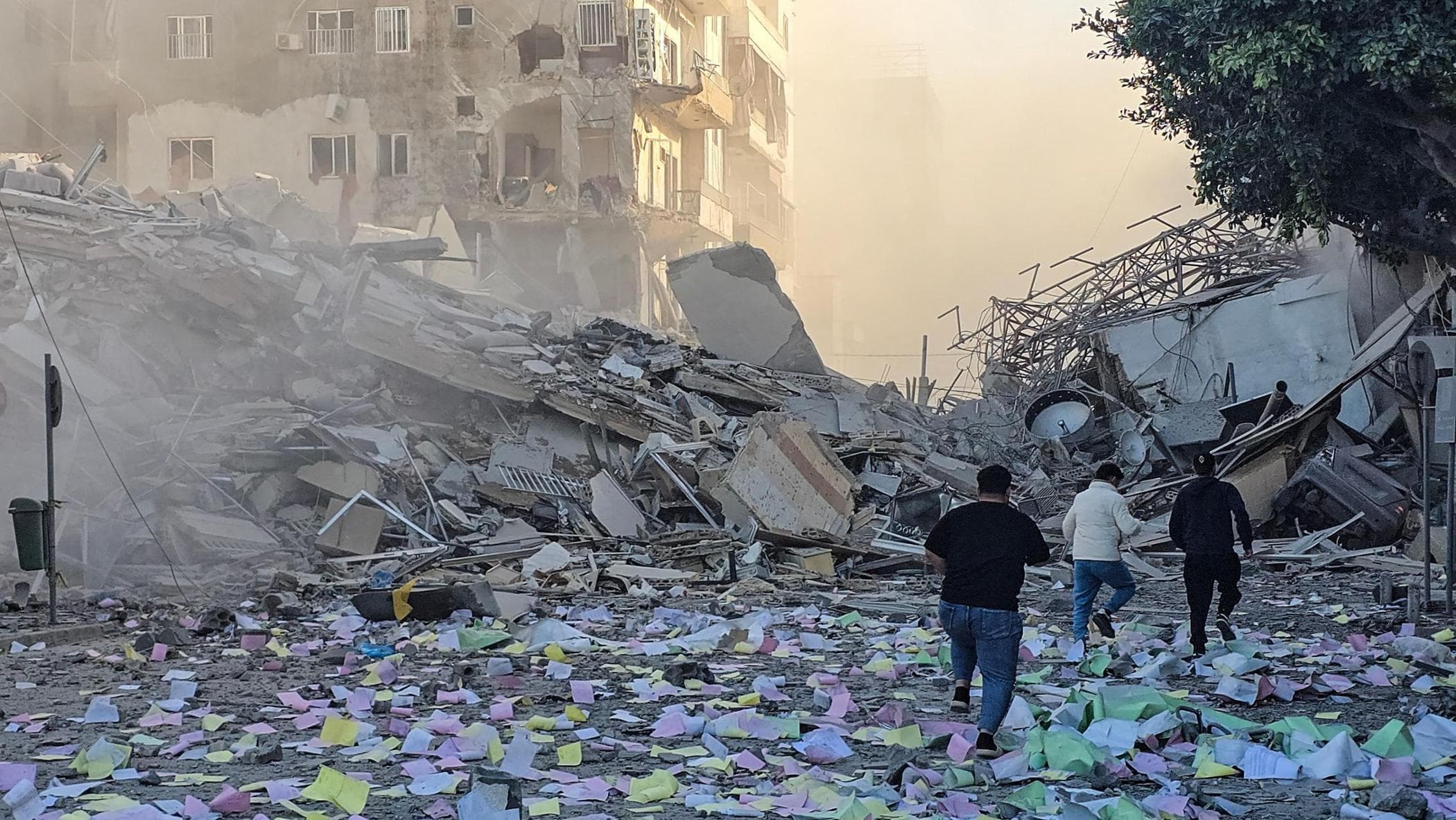 Hezbollah attacca e l’Idf bombarda Beirut: la milizia finisce fuorilegge