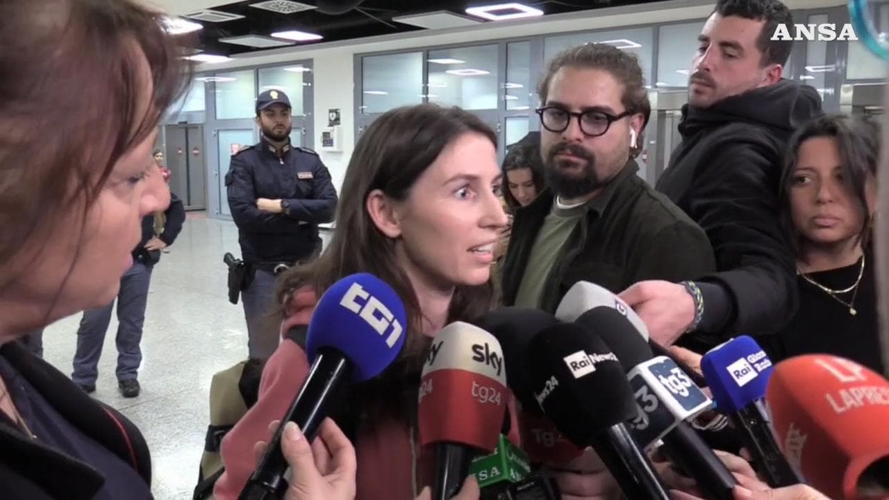 Rientrati gli italiani bloccati in Oman: "Abbiamo avuto paura di morire. I missili erano tanti"