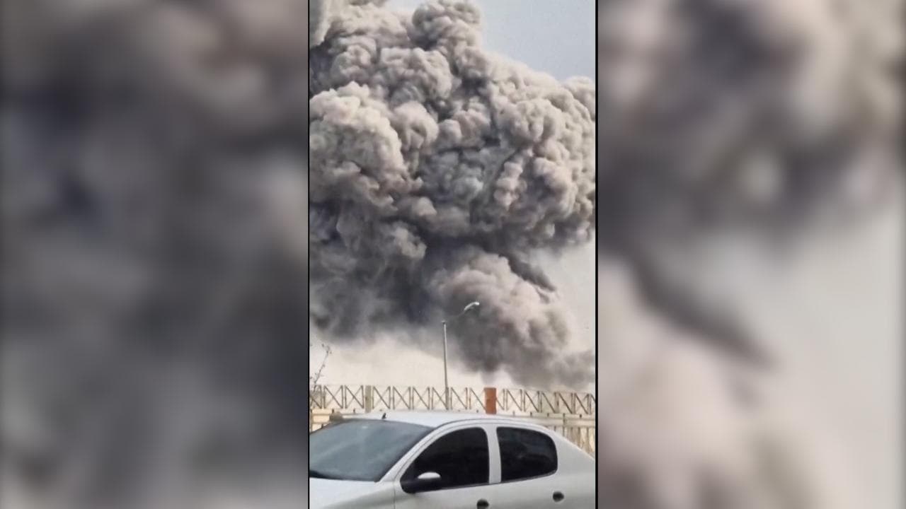 Teheran, missili sulla capitale iraniana: il momento dell'impatto ripreso da un cittadino
