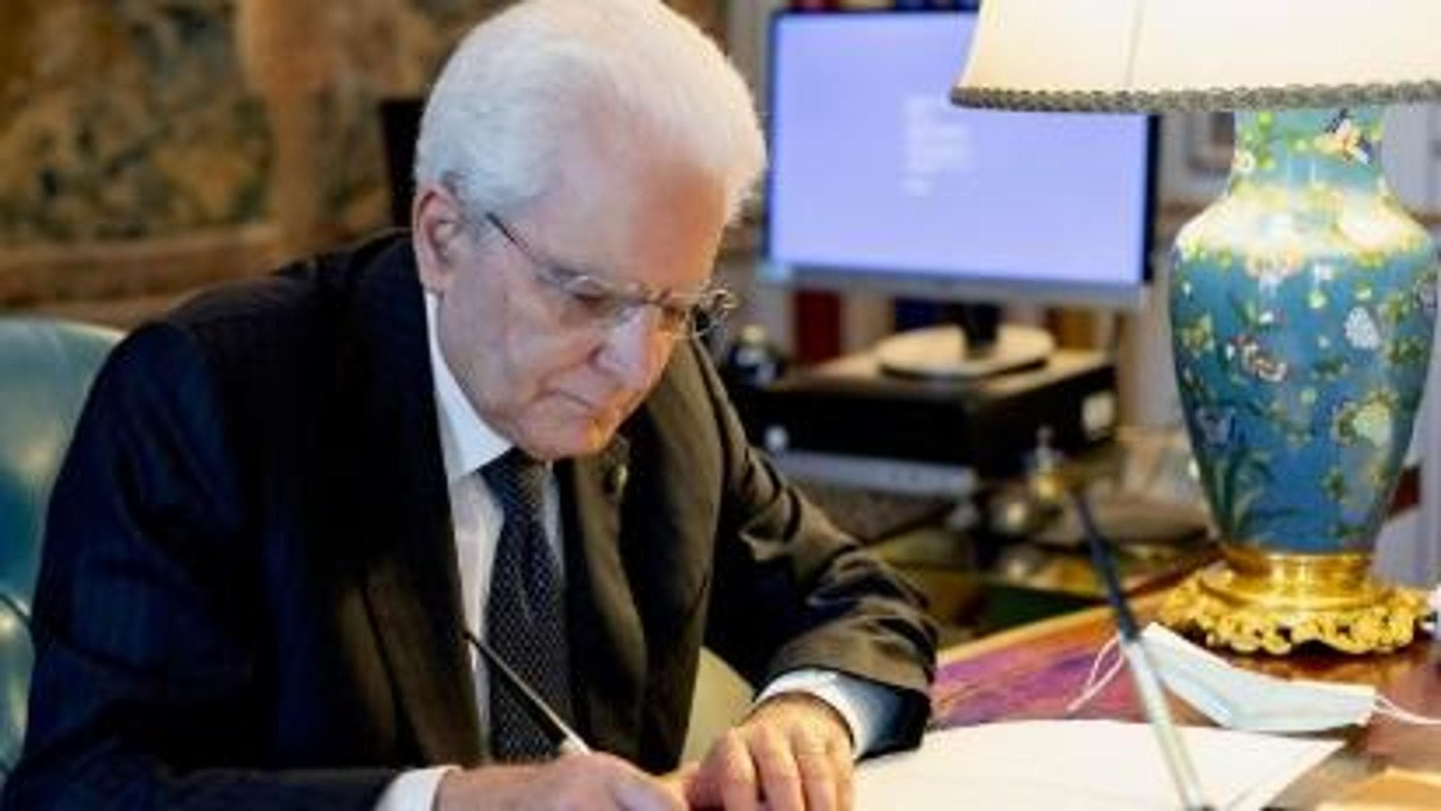 Mattarella: “La guerra è tornata, non lontano dall’Italia”