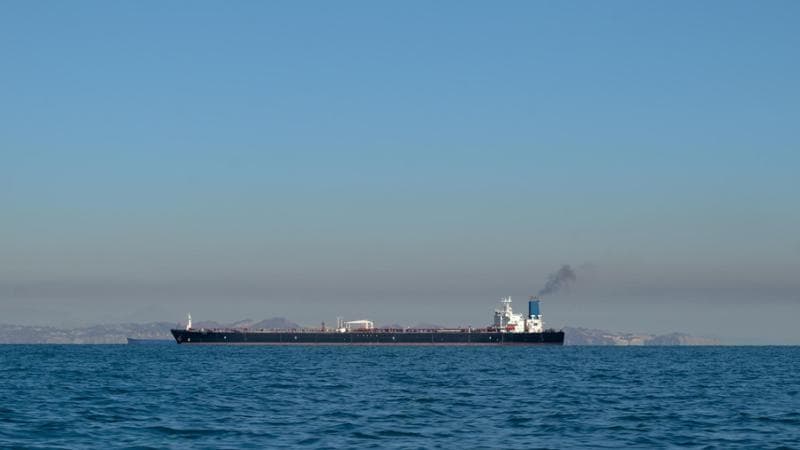 Petrolio in tensione: il rischio Hormuz riporta il Brent sopra 80 dollari
