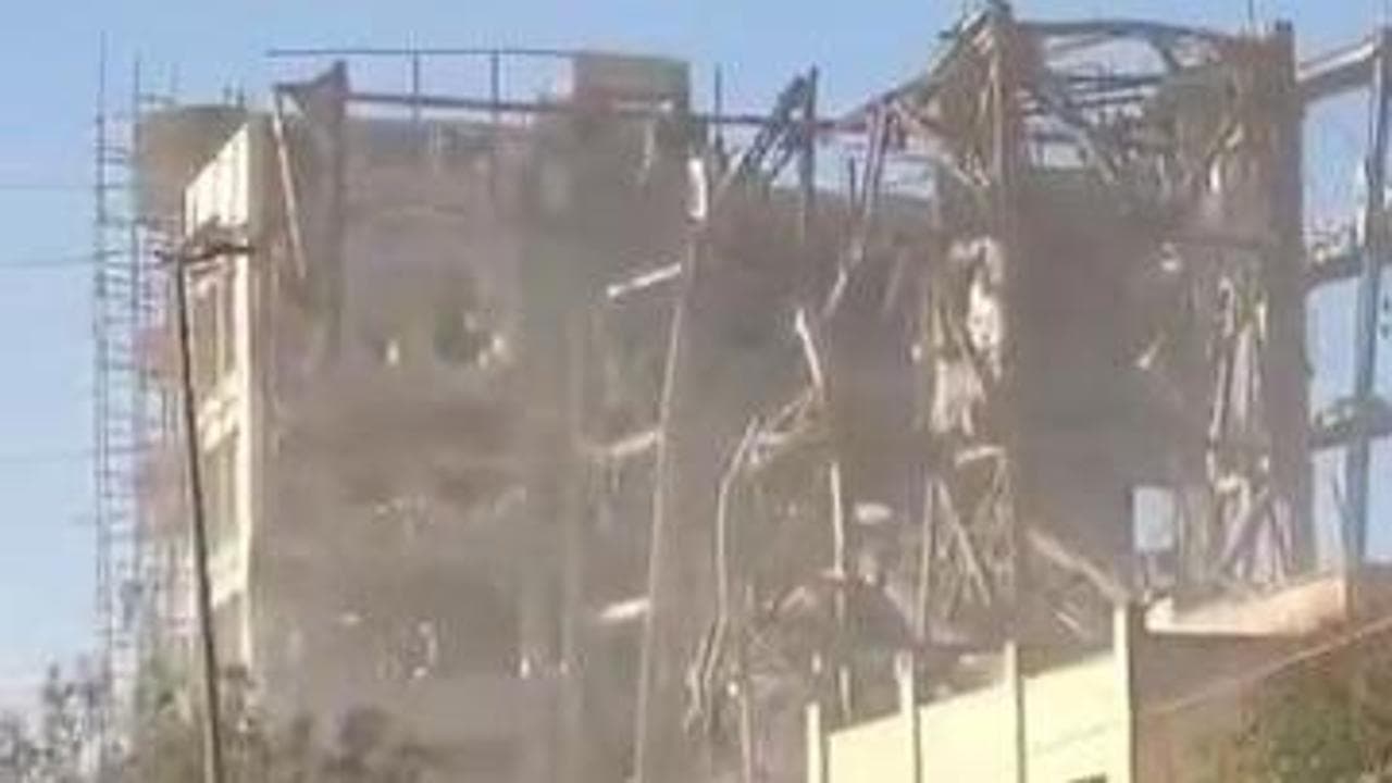 Iran, raid sull’Assemblea degli Esperti durante il voto per la Guida suprema: il palazzo sventrato