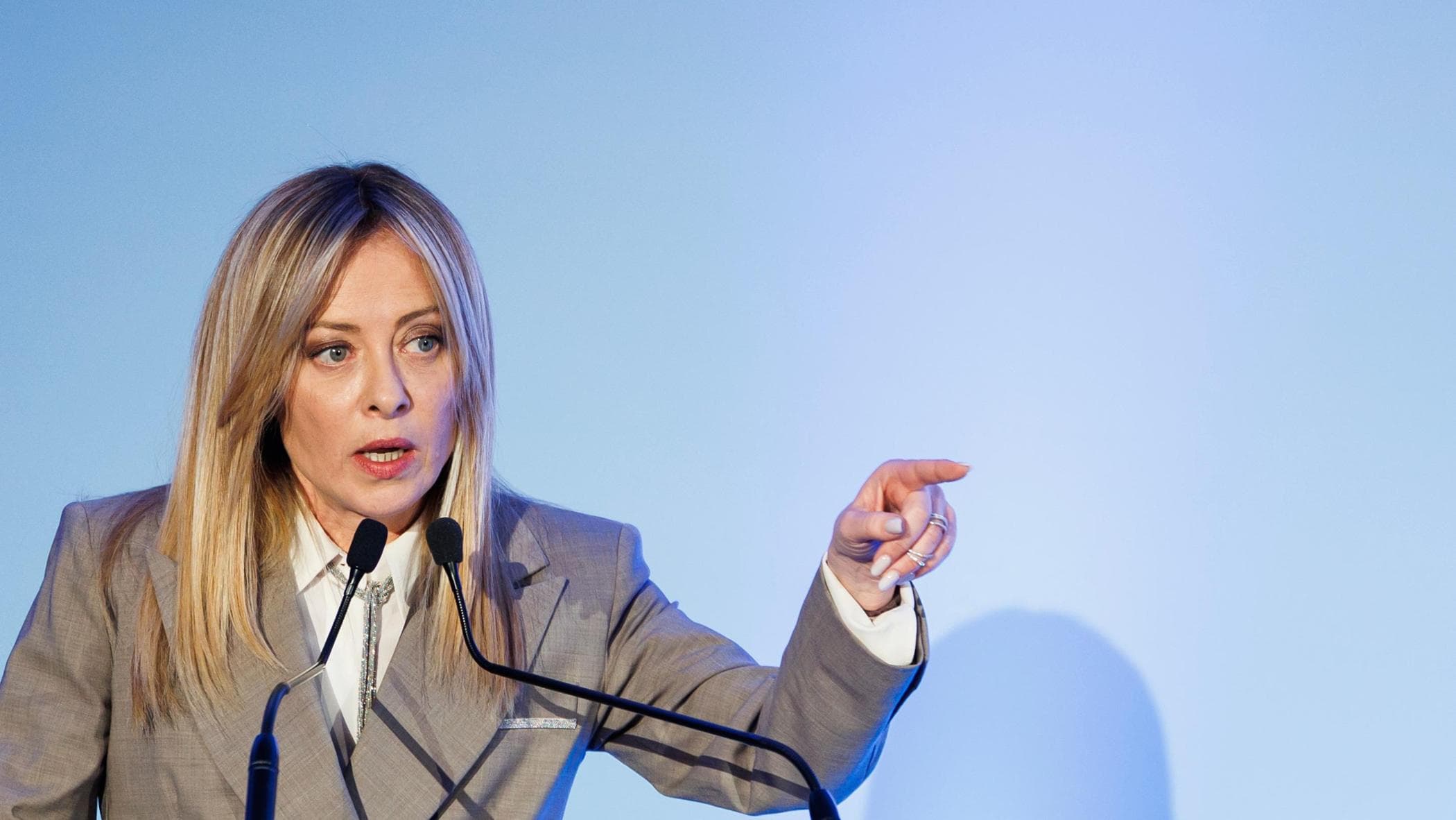 Referendum, Meloni in piazza. Lite su Mantovano e i cattolici