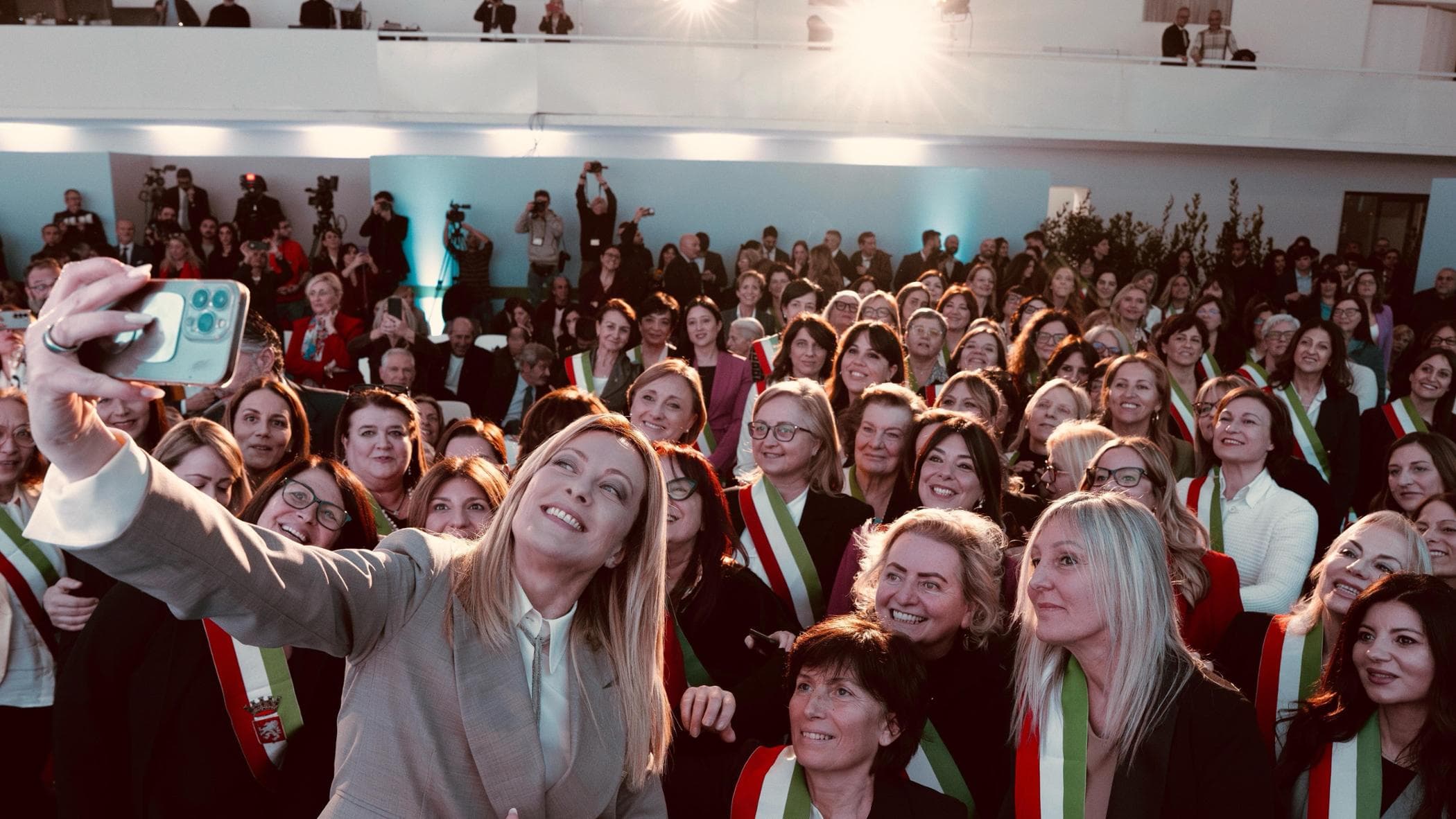 Meloni all’evento sul voto alle donne boccia le quote rosa