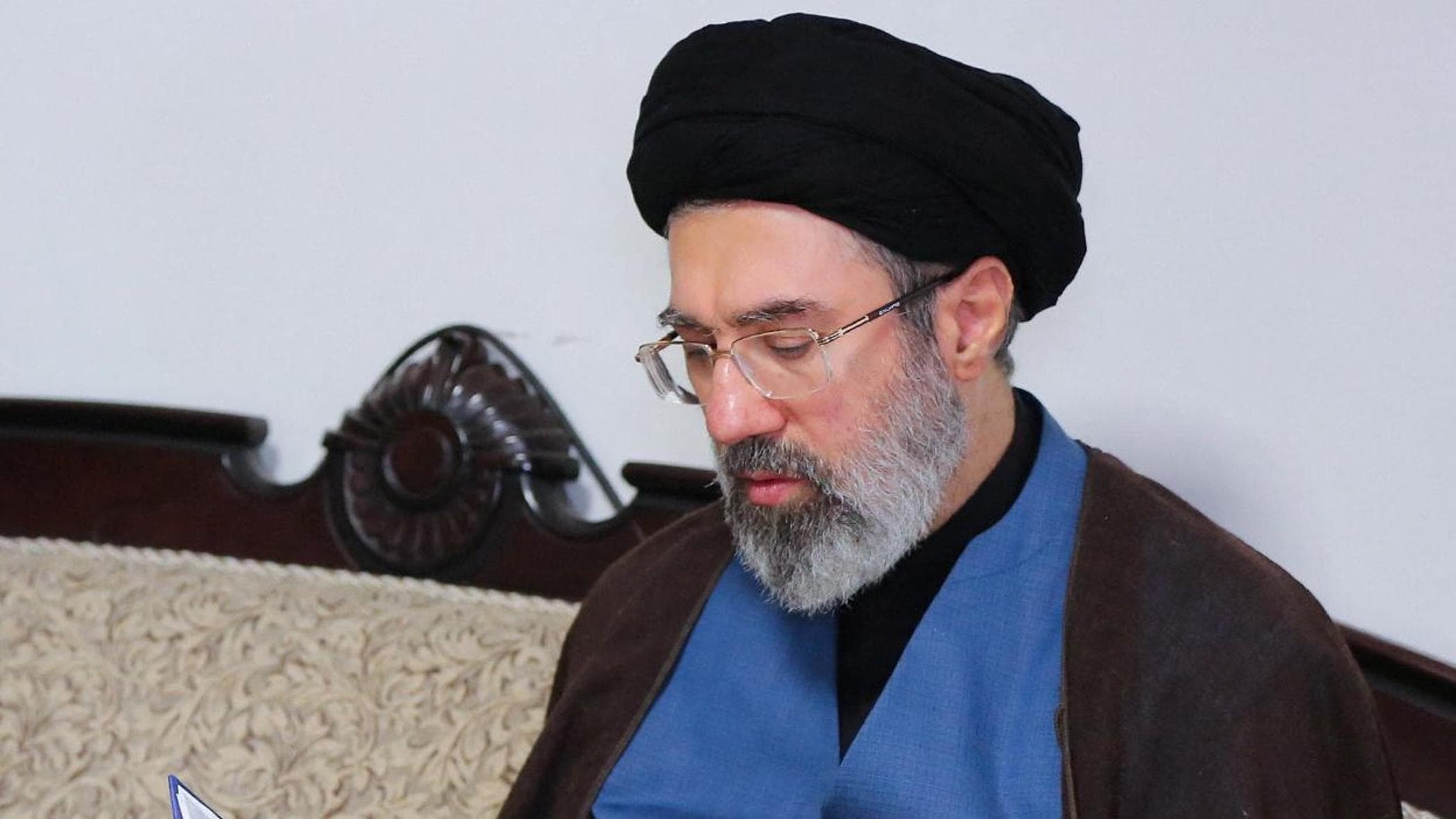 Chi è Mojtaba Khamenei, l’erede prediletto dell’ayatollah sostenuto dall’ala dura dei pasdaran