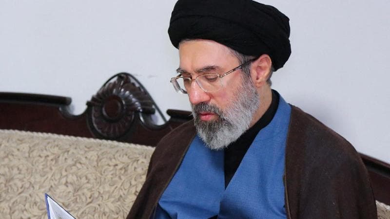 Chi è Mojtaba Khamenei, l’erede prediletto dell’ayatollah sostenuto dall’ala dura dei pasdaran