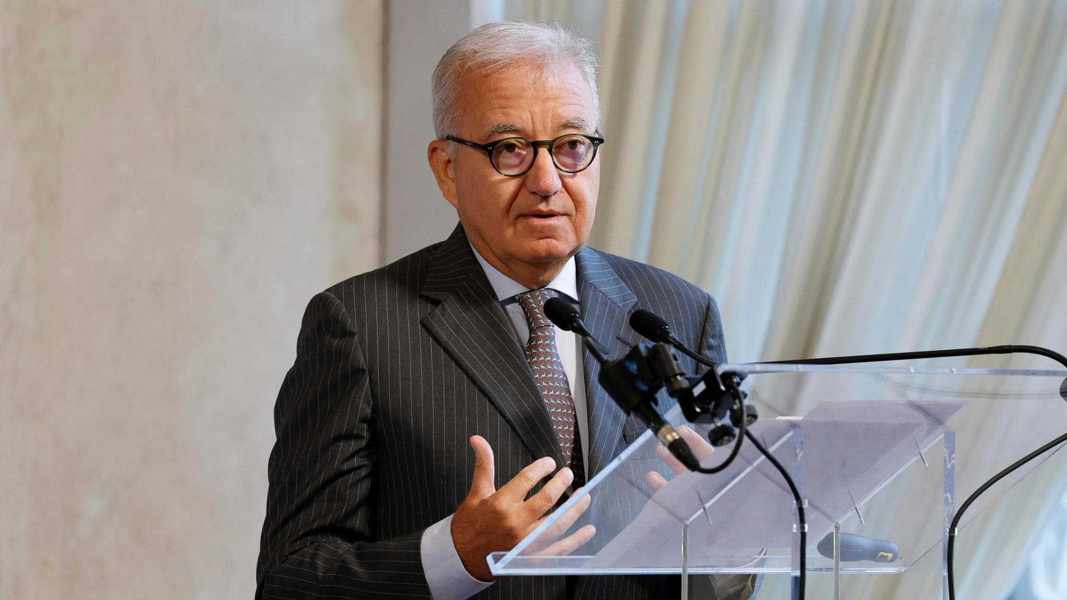 Mantovano su Crosetto a Dubai: “Intelligence non monitora i viaggi privati dei ministri”