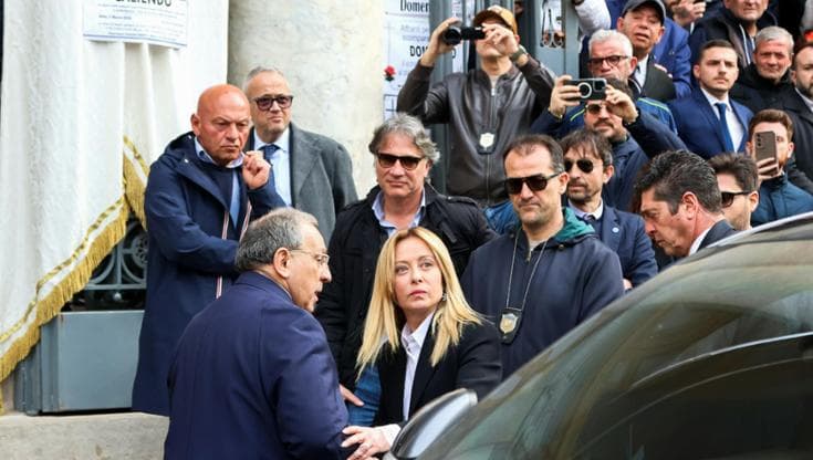 Giorgia Meloni al funerale del piccolo Domenico