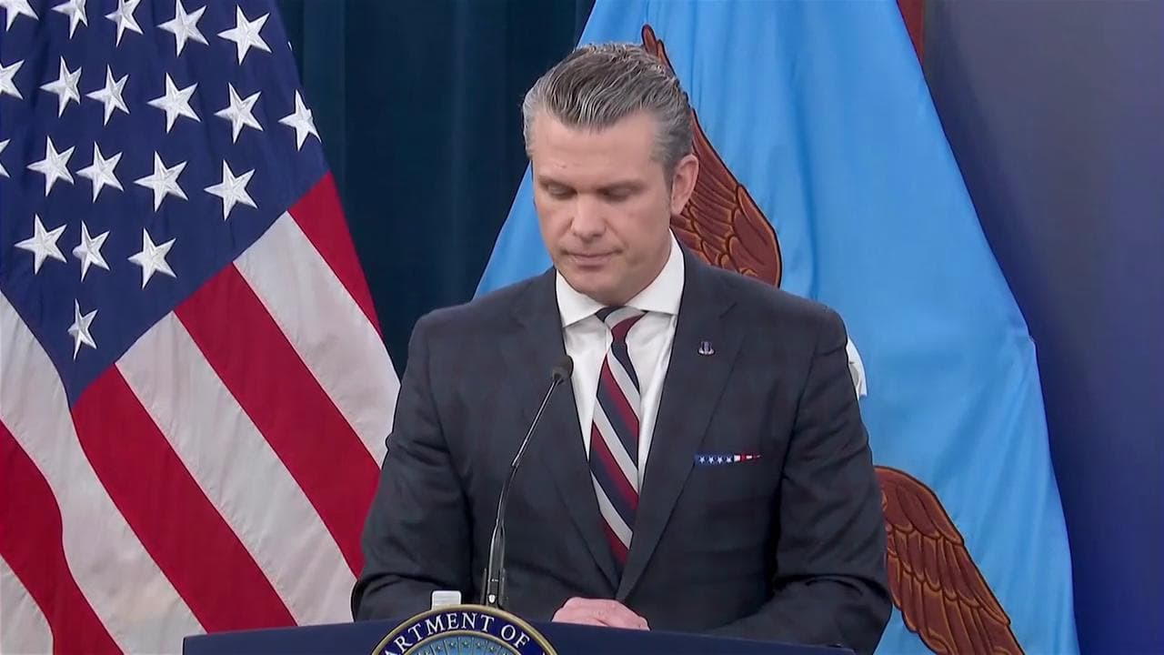 Crisi Iran, Hegseth: "Un nostro sottomarino ha affondato una nave da guerra iraniana"