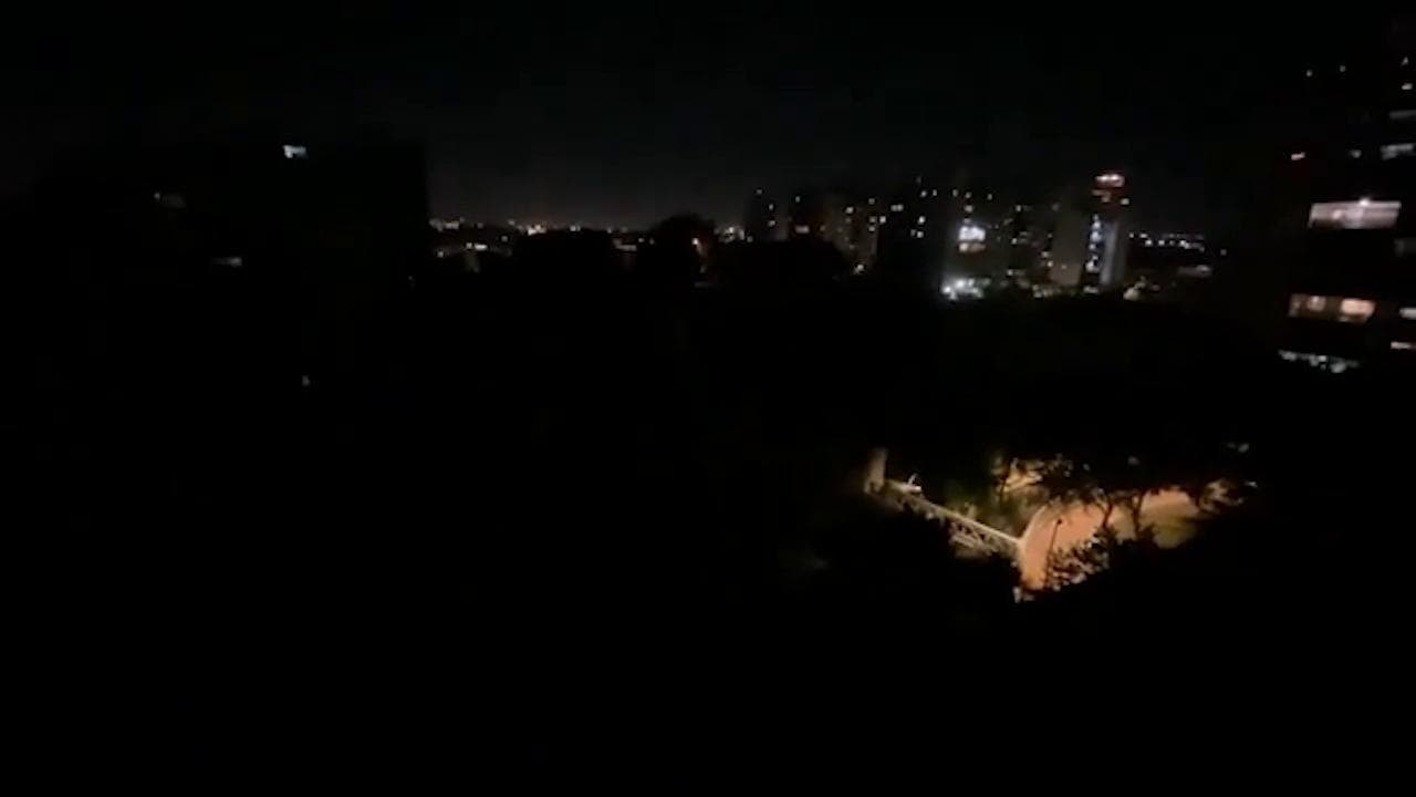 Guerra in Medio Oriente, le immagini del blackout totale in Iraq