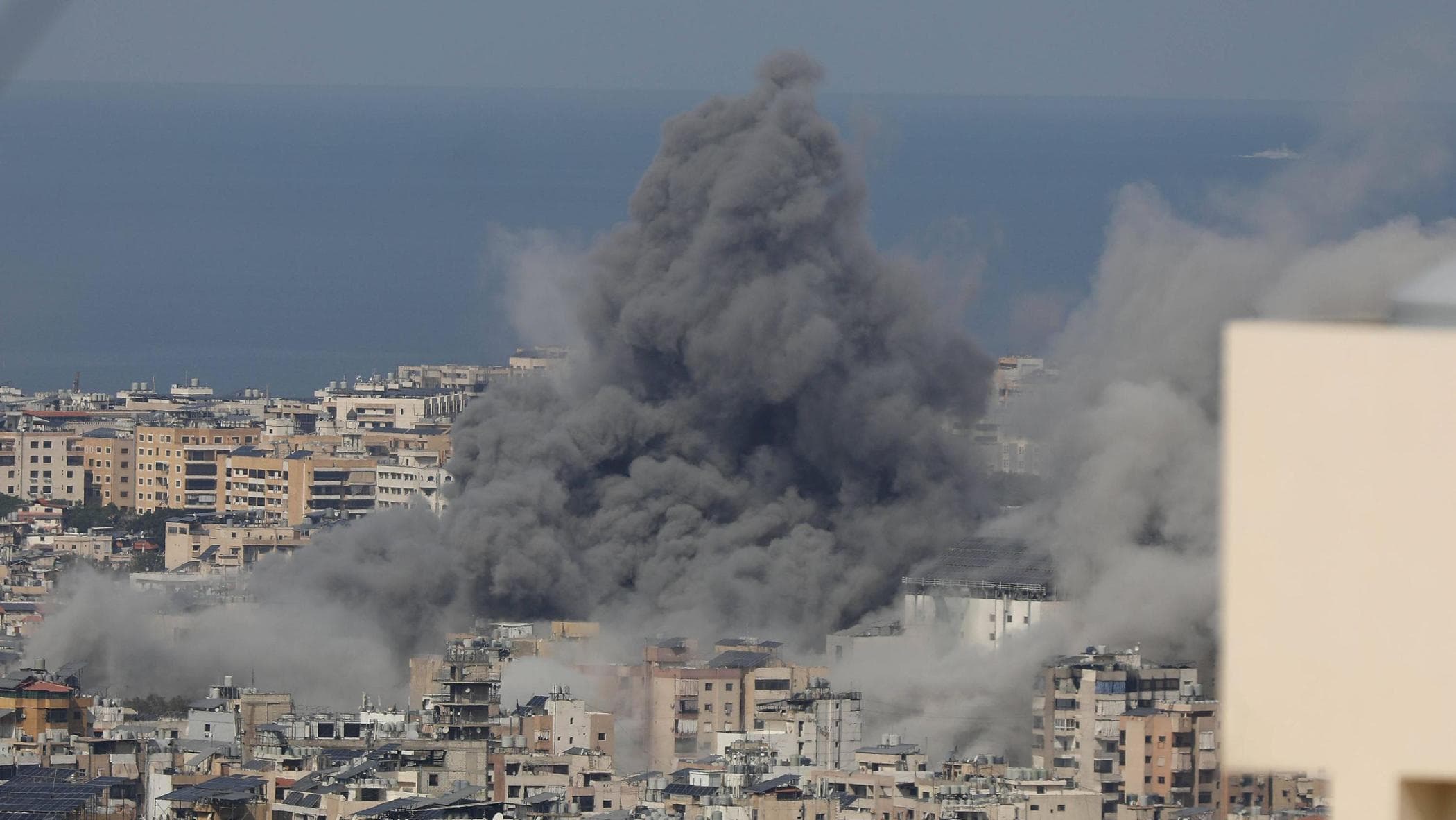 A Beirut il proclama di Hezbollah dalla capitale devastata: “È una lotta esistenziale”