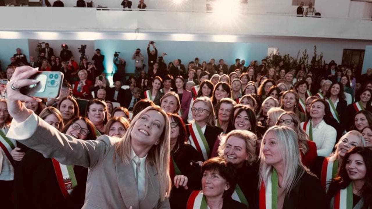 La mimosa del governo per le donne: pochi fondi, un nuovo organismo e addio consigliere di parità